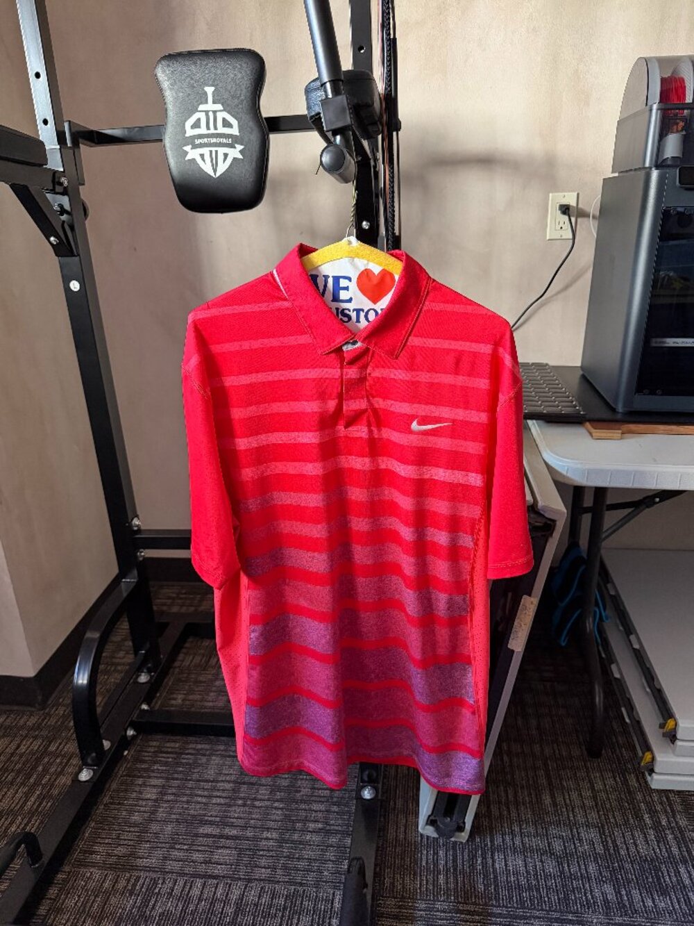 Nike Tiger Woods Men’s Medium Red Gradient Stripe Dri-FIT Golf Polo